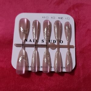 Neutral Pink Gold Accent Press-On Nails -